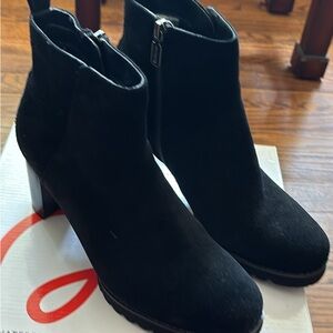 Blondo Black Ankle Boots with Chunky Heel and Side Zipper